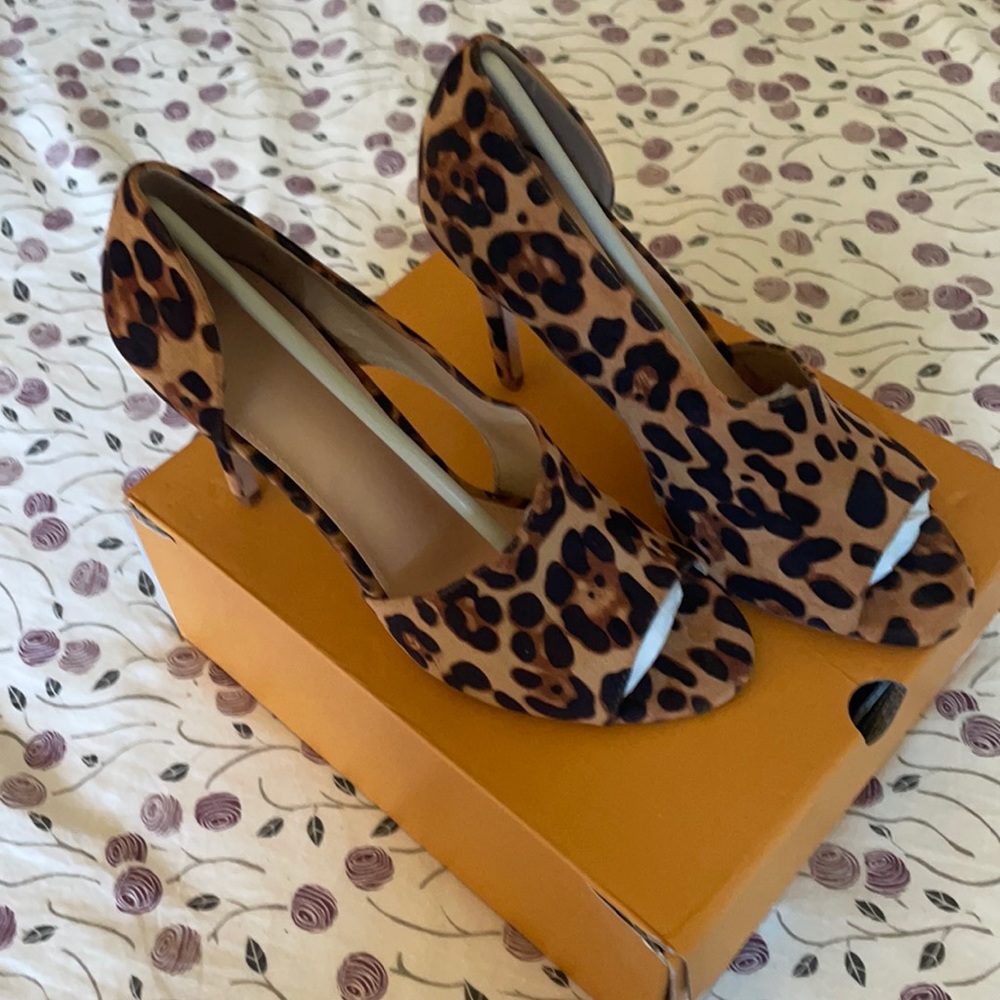 Leopard peep toe heels. Size 8.